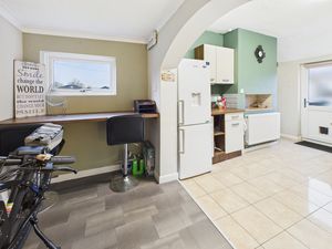 Kitchen- click for photo gallery